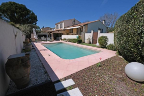 Jolie location avec piscine privée et poolhouse pour 4 personnes, située à Fontvieille - LS1-371 ASTELLO